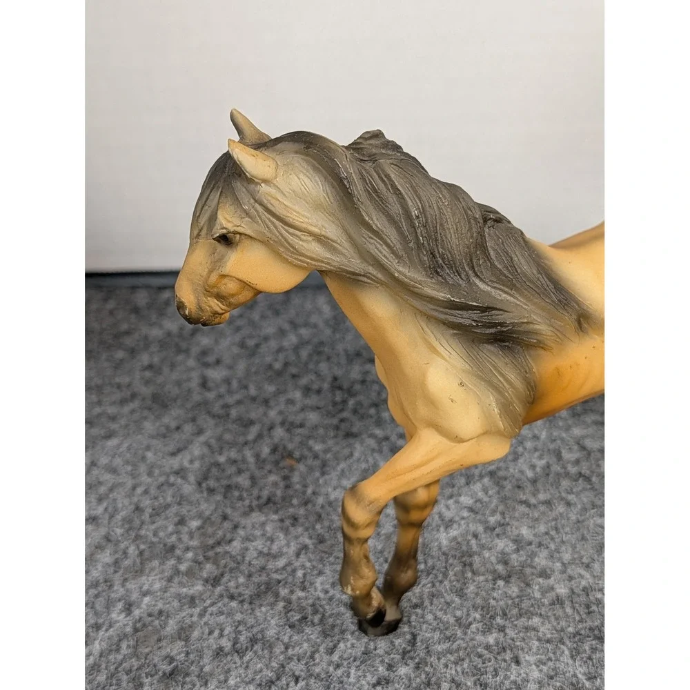 Breyer Classic Series Masteno Horse Red Dun Mustang Model 1992-1998 Vintage 7